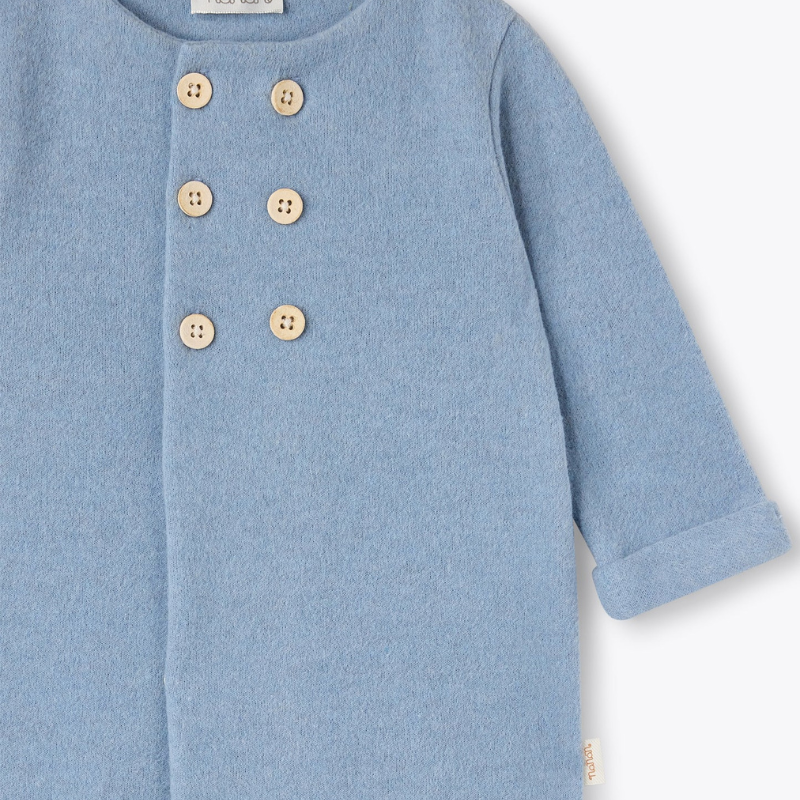 Tutina azzurra con apertura doppi bottoni