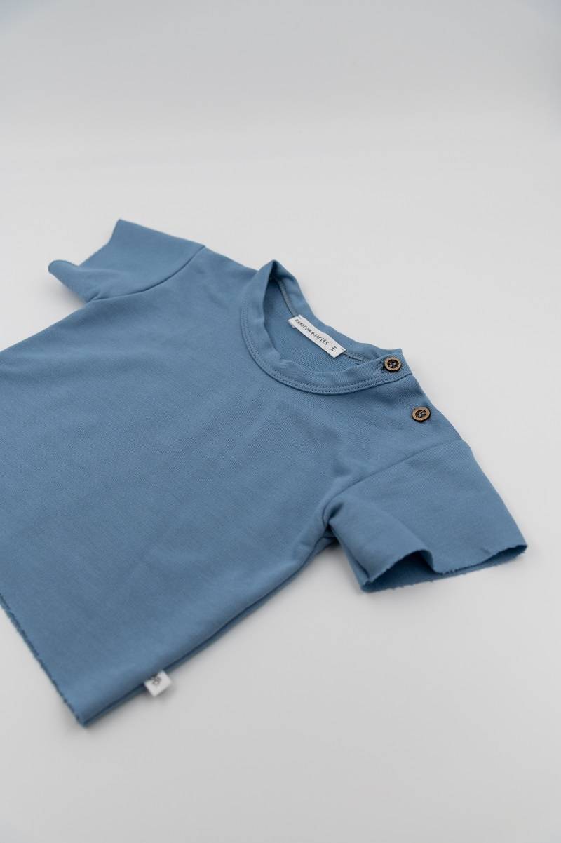 Shirt Blu con Short Berries e Cardigan Muslin Bianco